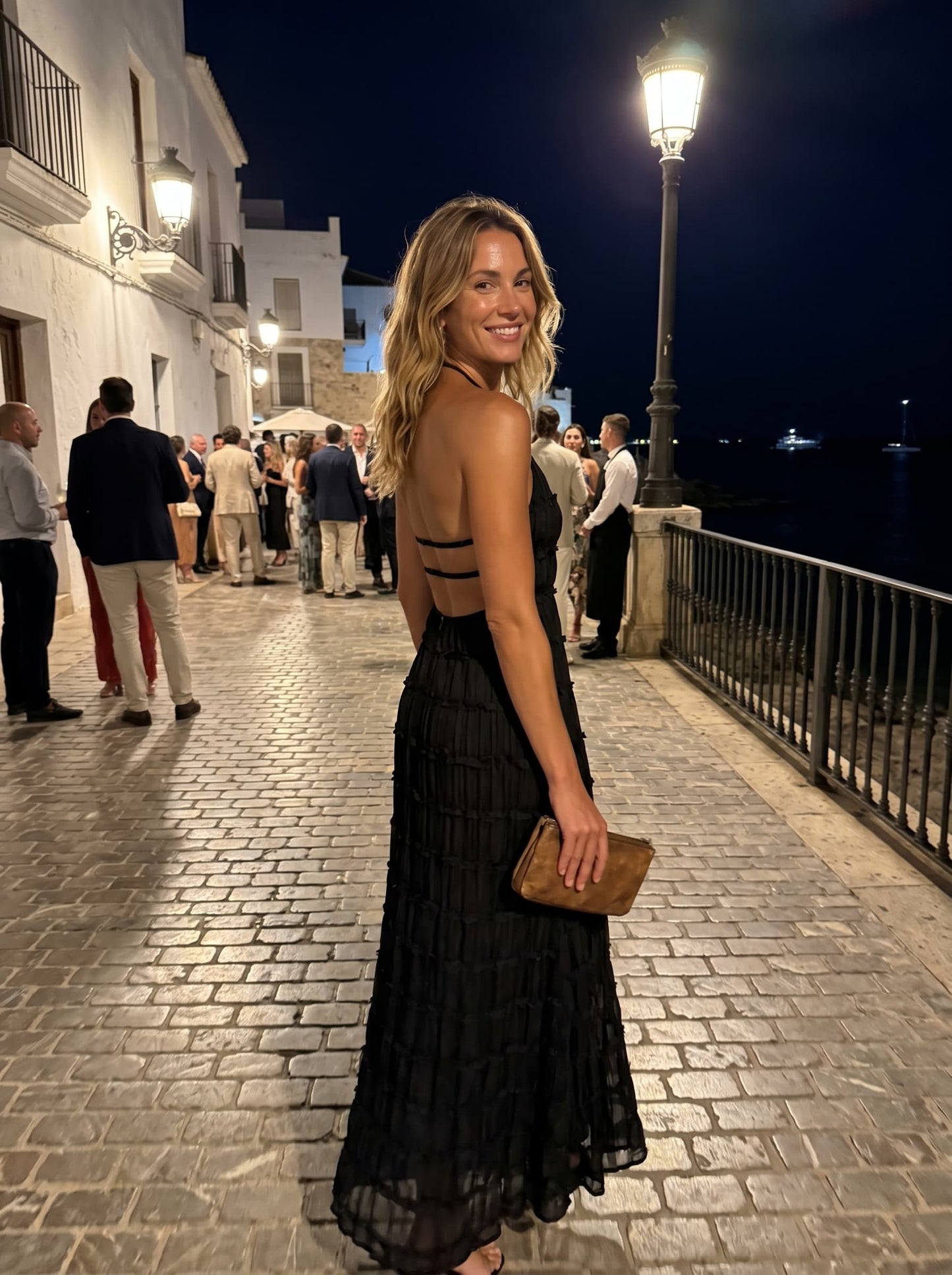 Vestido largo halter con textura plisada