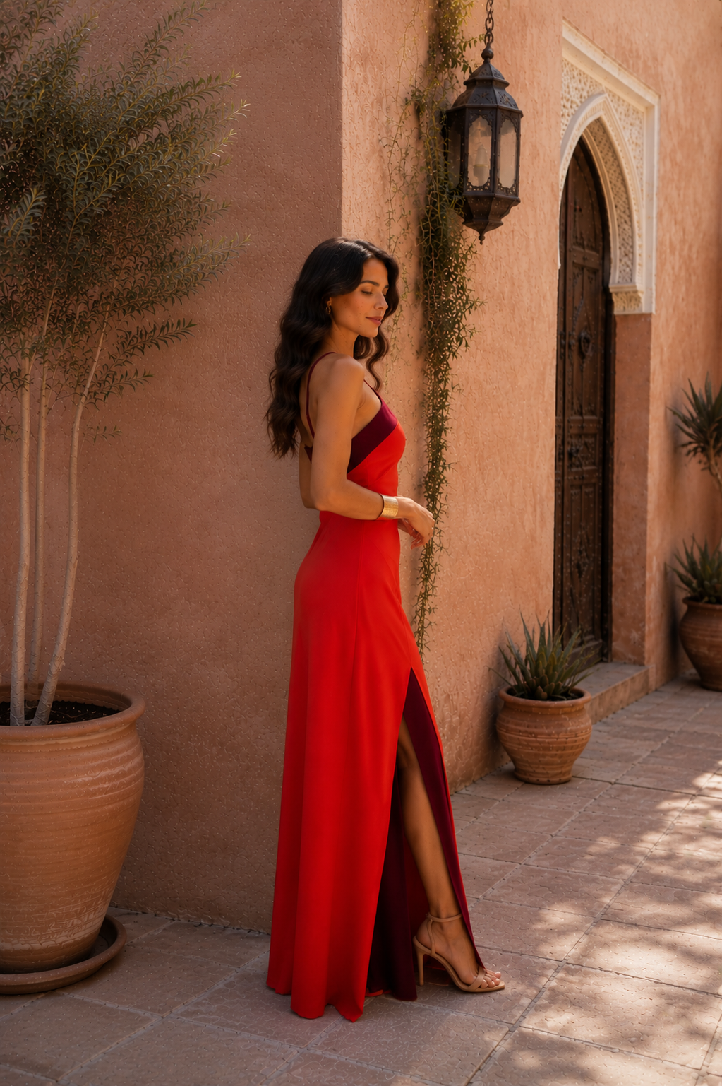 Oasis | Vestido largo halter con abertura