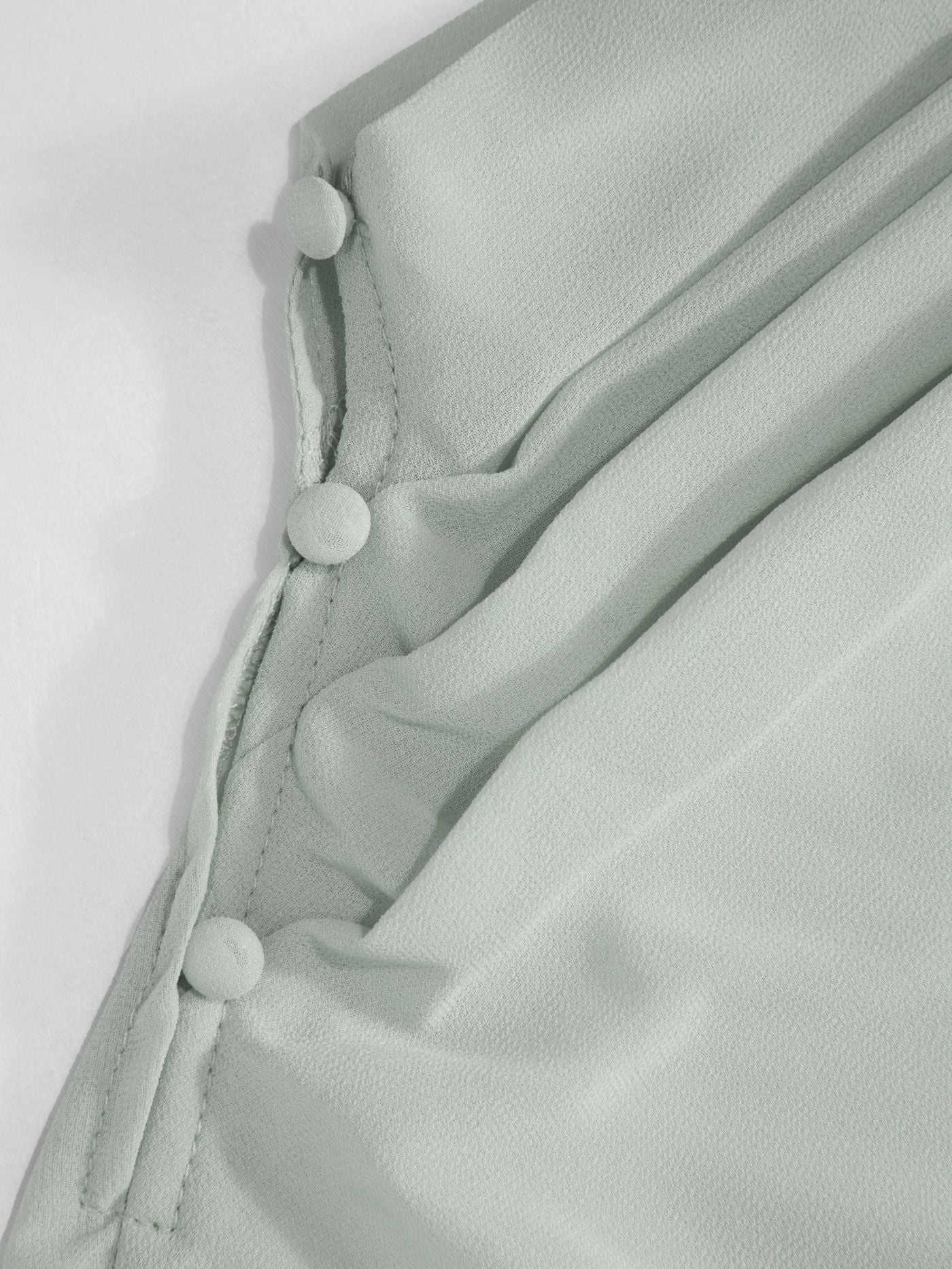 Vestido Maxi de satén con cuello alto y mangas capa - Verde