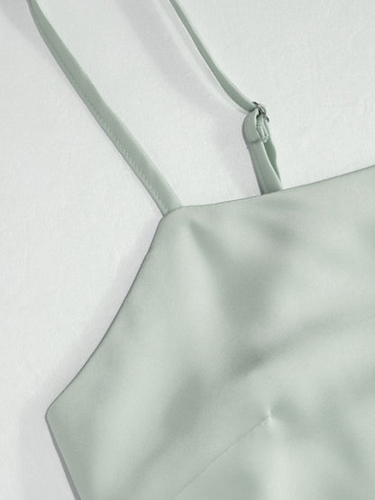 Vestido Maxi de satén con cuello alto y mangas capa - Verde