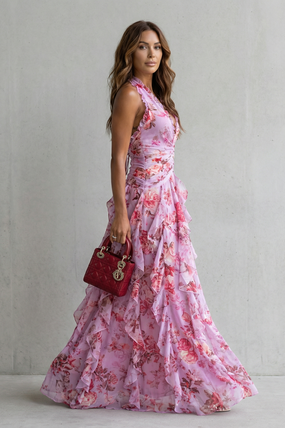 Belladina | Vestido largo con escote halter y cascada romántica de rosas