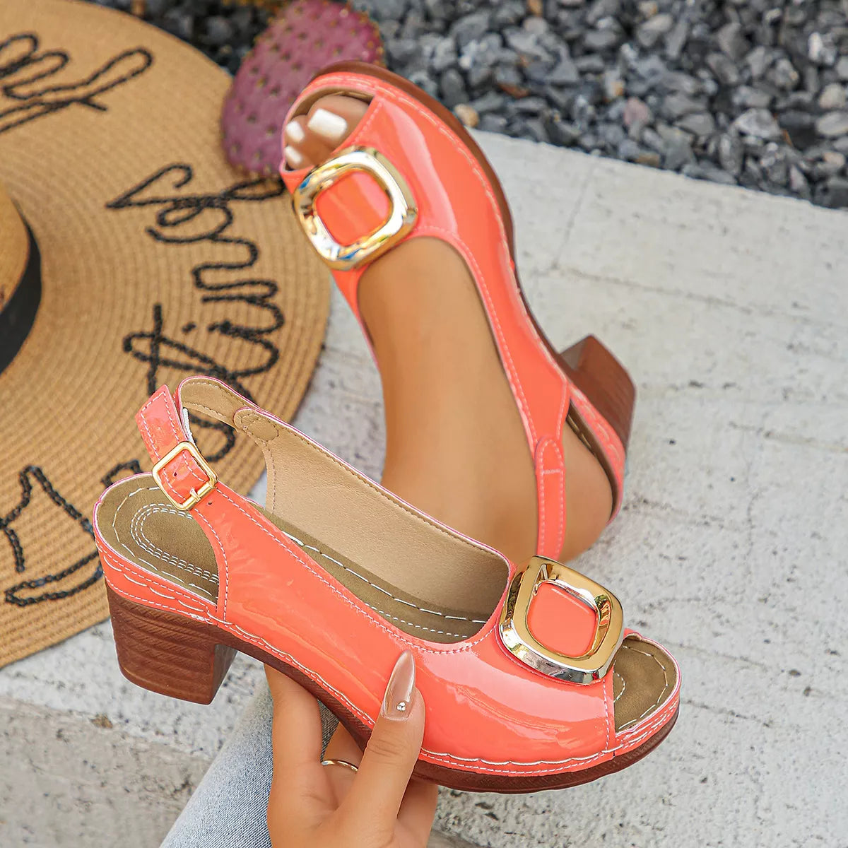 Valentino | Sandalias de Tacón Medio con Aplique Dorado