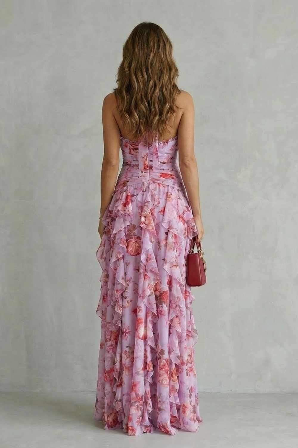 Belladina | Vestido largo con escote halter y cascada romántica de rosas