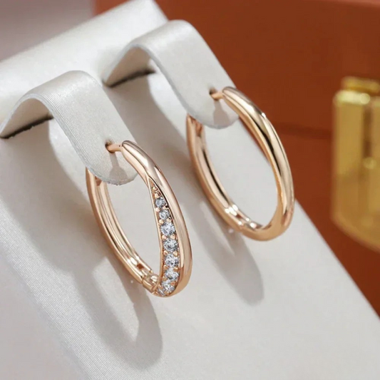 Pendientes de aro dorados elegantes
