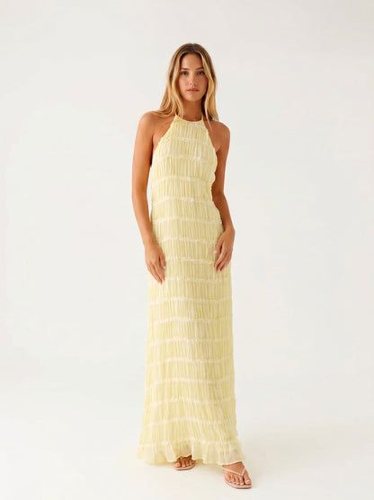 Vestido largo halter con textura plisada