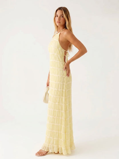 Vestido largo halter con textura plisada