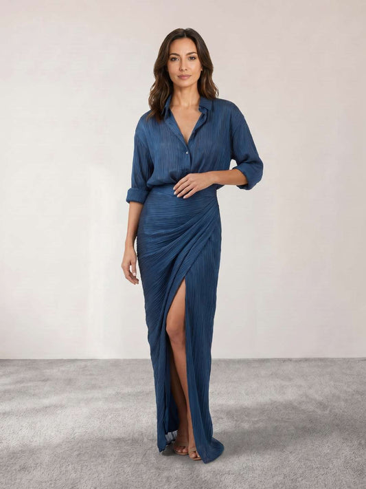 Vestido camisero plisado con abertura