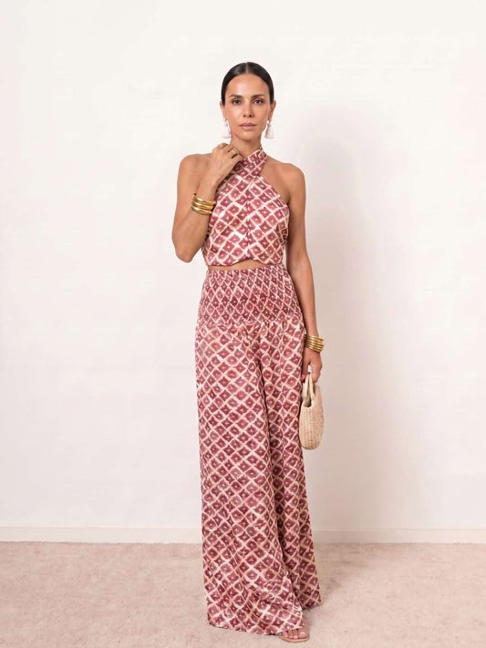 Conjunto estampado con top halter y falda larga
