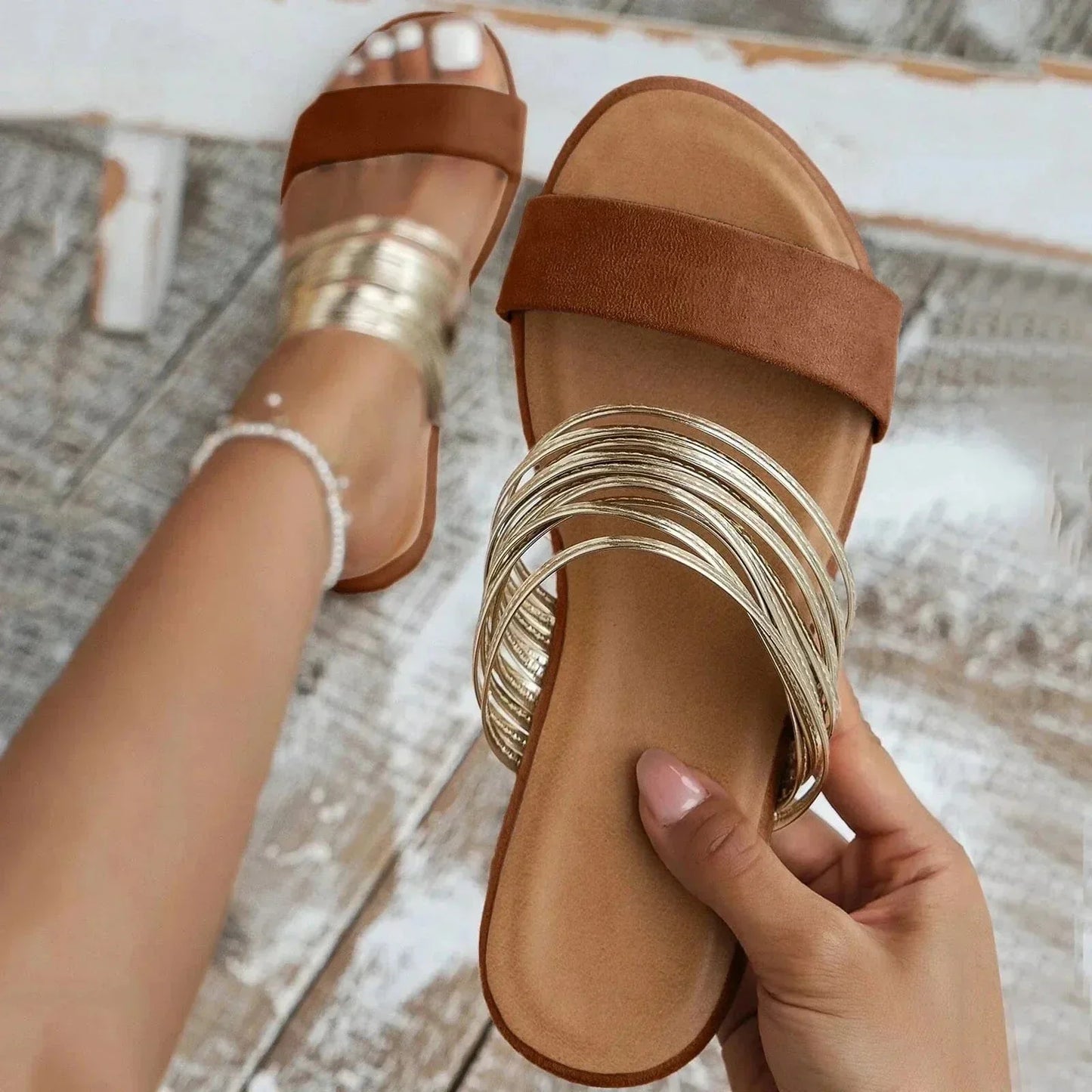 Blanca | Sandalias ortopédicas cómodas con tiras y suela plana