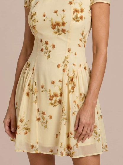 Vestido de manga corta floral