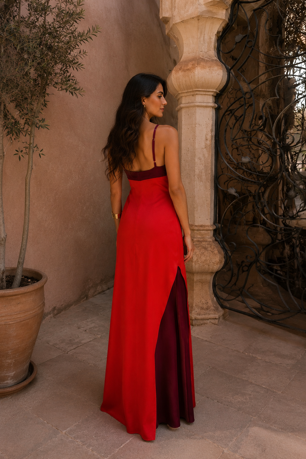Oasis | Vestido largo halter con abertura