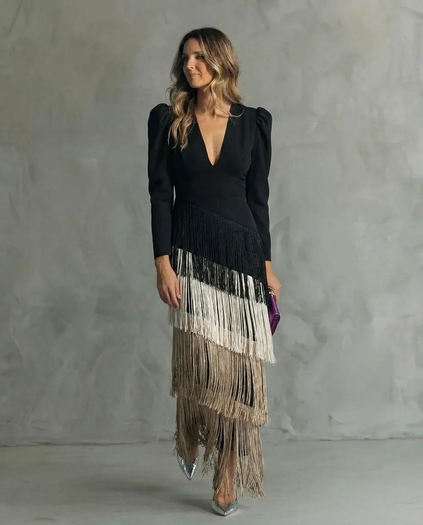 CLARA | VESTIDO ELEGANTE CON MANGAS DE FLECOS