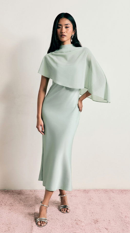 Vestido Maxi de satén con cuello alto y mangas capa - Verde